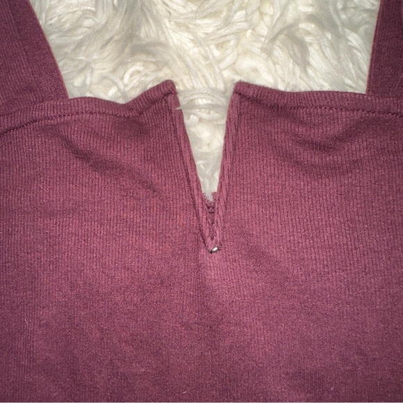 American Eagle | Seriously Soft Square Neck V Wire Layering Ribbed Tank Top - Picture 4 of 10